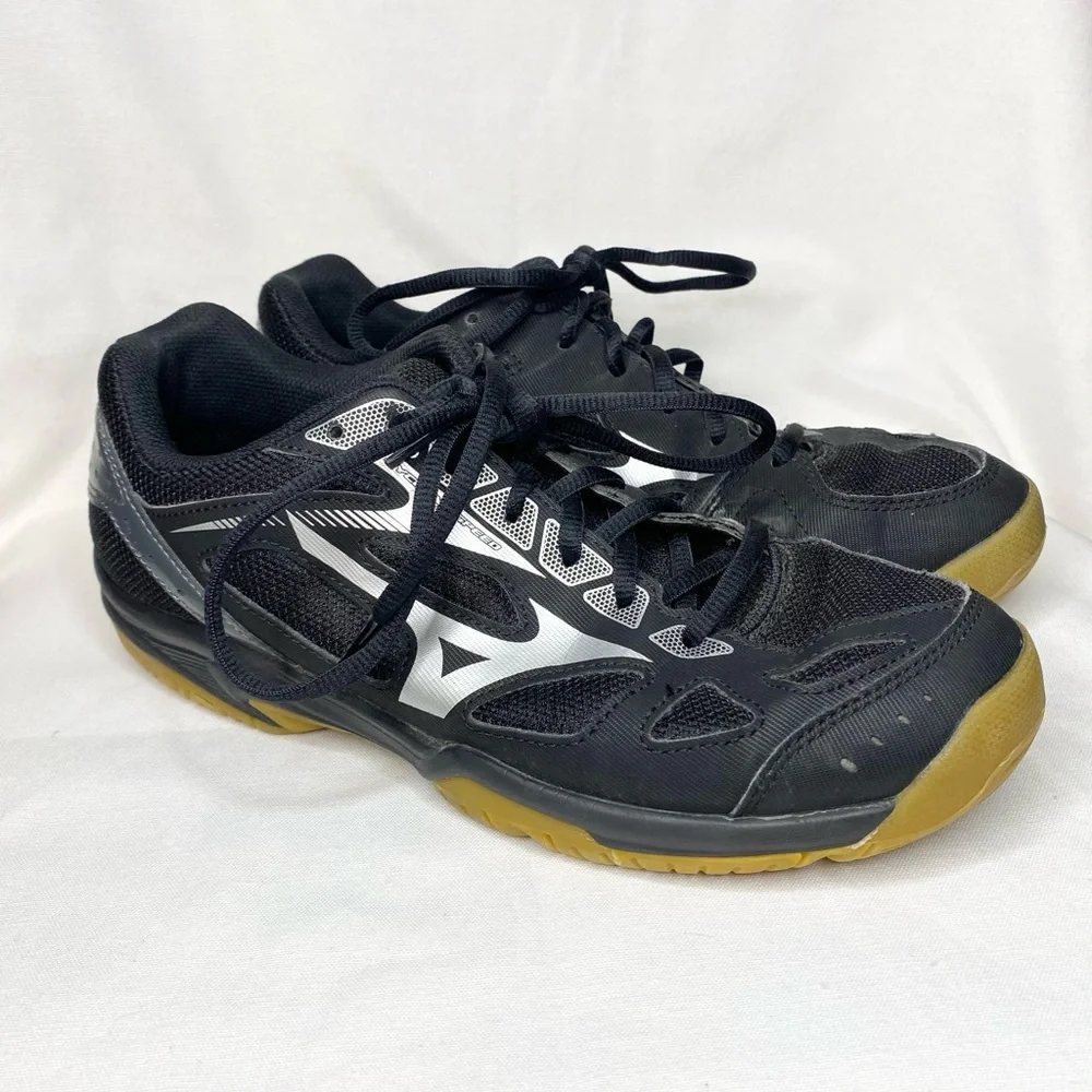 Mizuno volleyball shoes women’s size 9.5